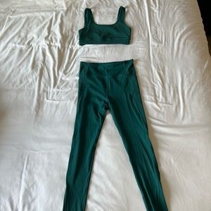 Tone it up athletic set, size small.